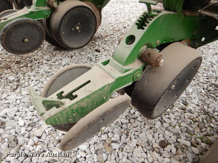 image for item DE0139 2006 John Deere 1750 planter