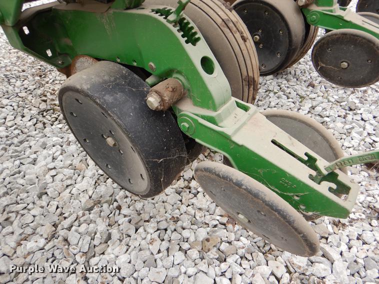 image for item DE0139 2006 John Deere 1750 planter