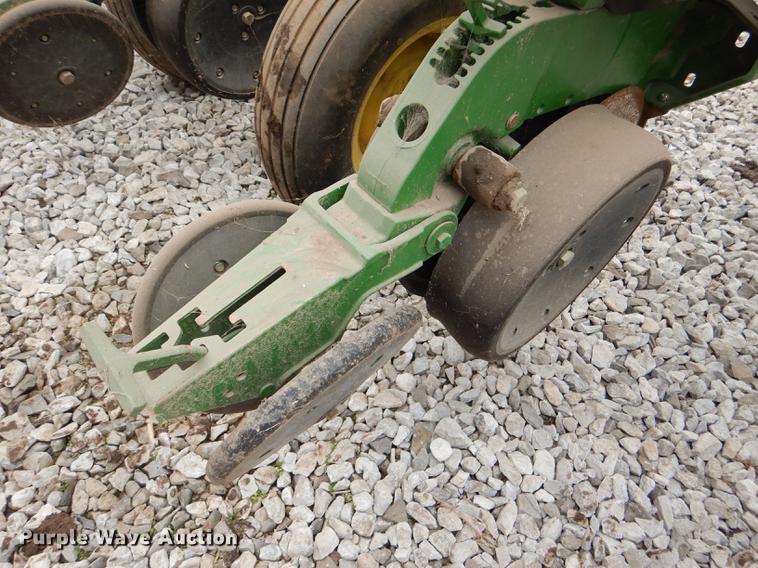 image for item DE0139 2006 John Deere 1750 planter