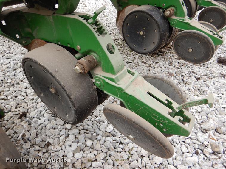 image for item DE0139 2006 John Deere 1750 planter