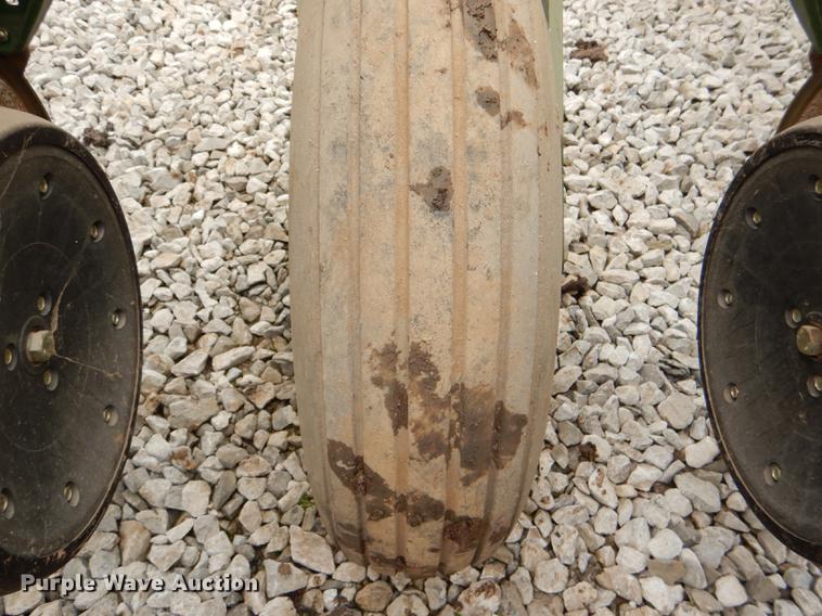 image for item DE0139 2006 John Deere 1750 planter