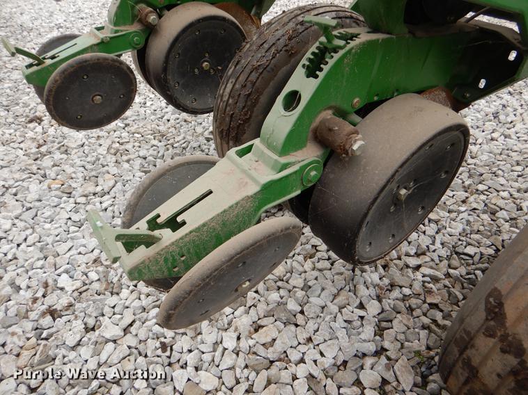 image for item DE0139 2006 John Deere 1750 planter