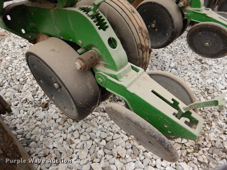 image for item DE0139 2006 John Deere 1750 planter