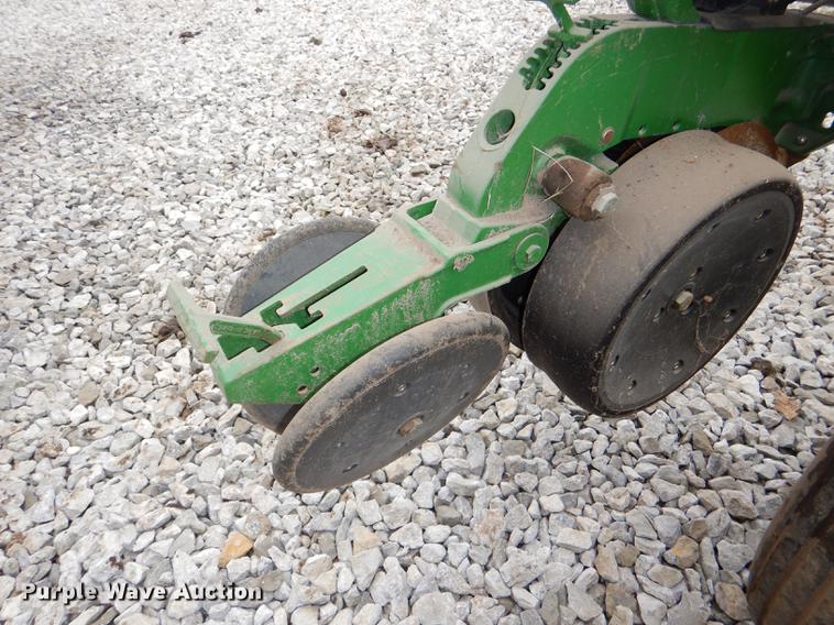 image for item DE0139 2006 John Deere 1750 planter