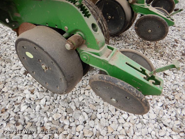 image for item DE0139 2006 John Deere 1750 planter