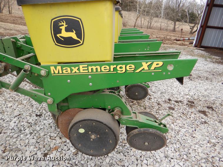 image for item DE0139 2006 John Deere 1750 planter