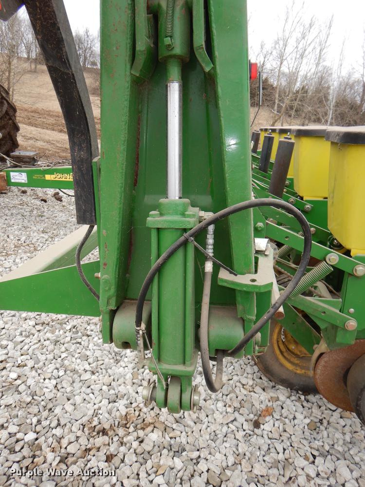 image for item DE0139 2006 John Deere 1750 planter