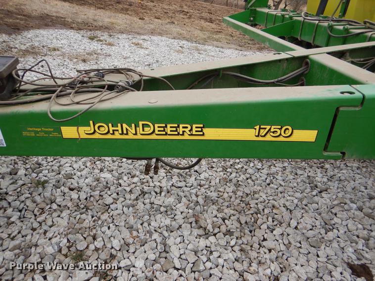 image for item DE0139 2006 John Deere 1750 planter