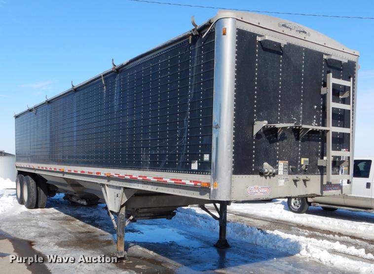 image for item DE6025 2000 Wilson Pace Setter double hopper bottom grain trailer
