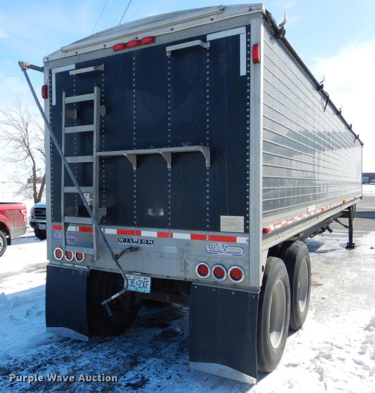 image for item DE6025 2000 Wilson Pace Setter double hopper bottom grain trailer