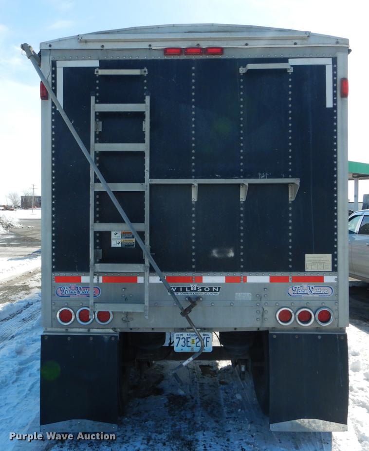 image for item DE6025 2000 Wilson Pace Setter double hopper bottom grain trailer