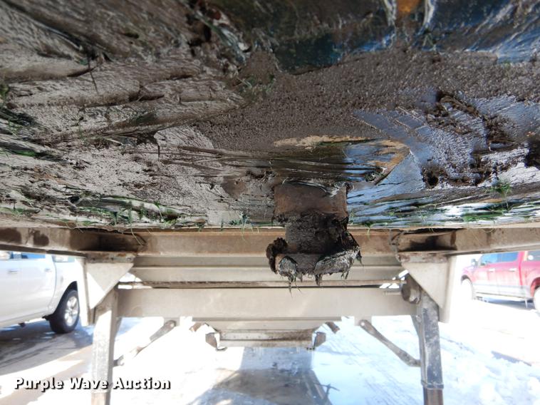 image for item DE6025 2000 Wilson Pace Setter double hopper bottom grain trailer