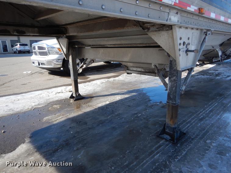 image for item DE6025 2000 Wilson Pace Setter double hopper bottom grain trailer