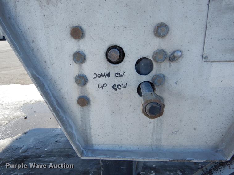 image for item DE6025 2000 Wilson Pace Setter double hopper bottom grain trailer