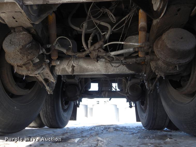 image for item DE6025 2000 Wilson Pace Setter double hopper bottom grain trailer