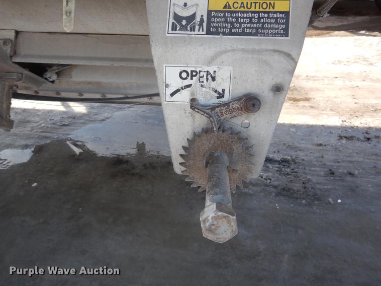 image for item DE6025 2000 Wilson Pace Setter double hopper bottom grain trailer