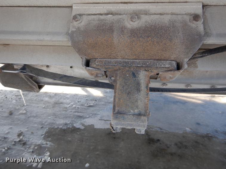 image for item DE6025 2000 Wilson Pace Setter double hopper bottom grain trailer