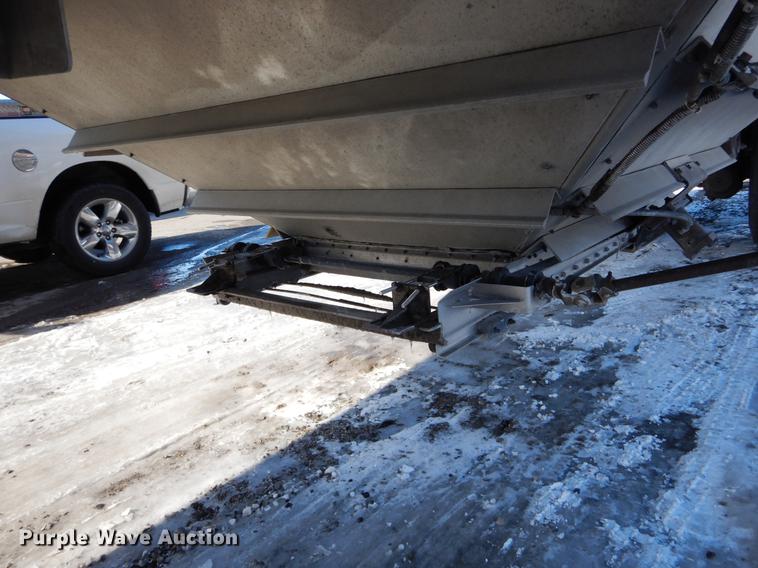 image for item DE6025 2000 Wilson Pace Setter double hopper bottom grain trailer