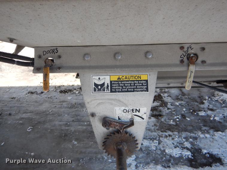 image for item DE6025 2000 Wilson Pace Setter double hopper bottom grain trailer