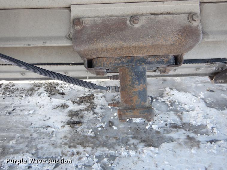 image for item DE6025 2000 Wilson Pace Setter double hopper bottom grain trailer