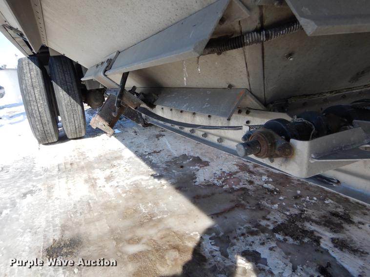 image for item DE6025 2000 Wilson Pace Setter double hopper bottom grain trailer