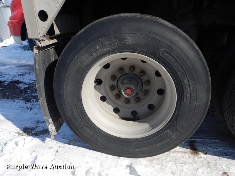 image for item DE6025 2000 Wilson Pace Setter double hopper bottom grain trailer