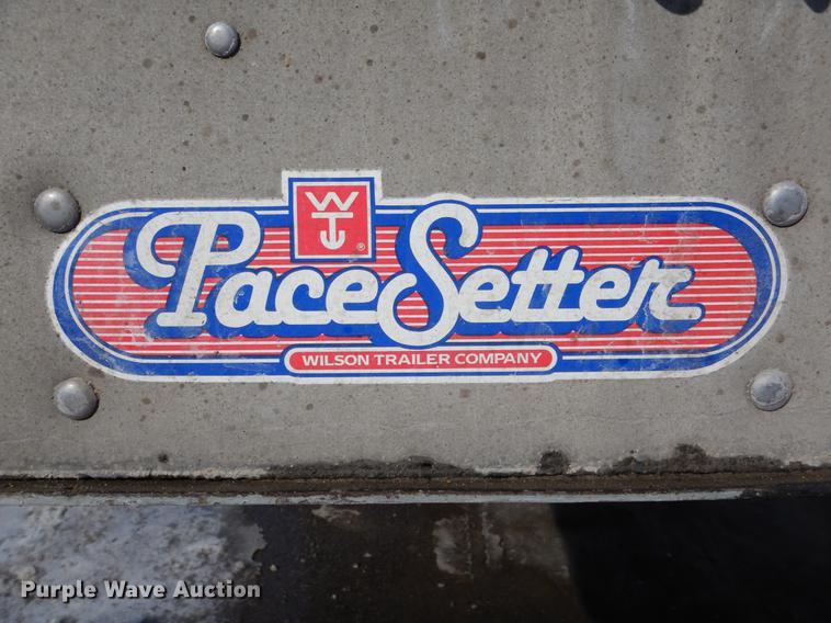 image for item DE6025 2000 Wilson Pace Setter double hopper bottom grain trailer