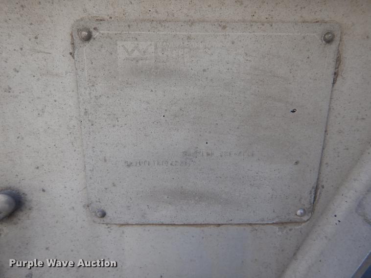 image for item DE6025 2000 Wilson Pace Setter double hopper bottom grain trailer