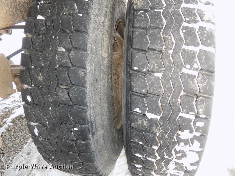 image for item DE7608 1980 Timpte double hopper bottom grain trailer