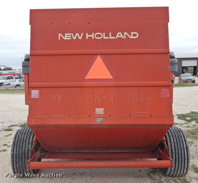 image for item DF2507 1989 New Holland 855 round baler