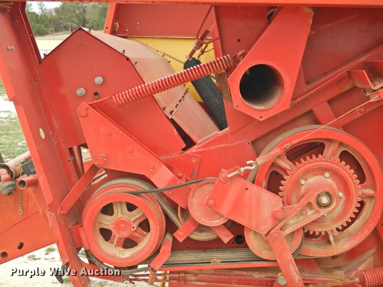 image for item DF2507 1989 New Holland 855 round baler