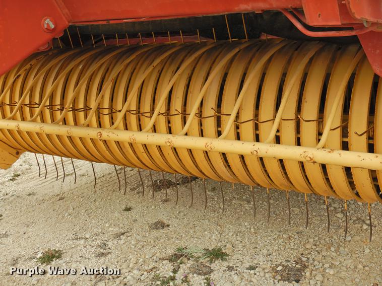 image for item DF2507 1989 New Holland 855 round baler