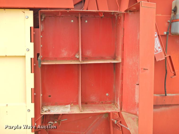 image for item DF2507 1989 New Holland 855 round baler