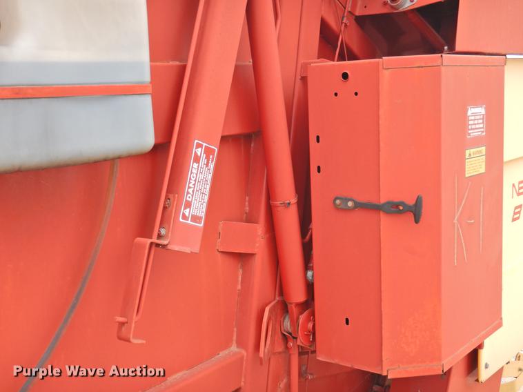 image for item DF2507 1989 New Holland 855 round baler