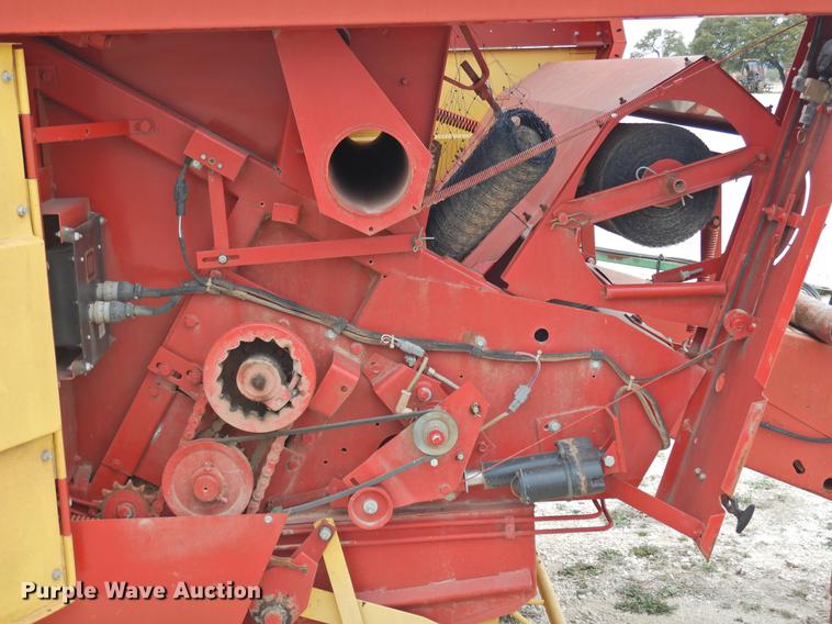 image for item DF2507 1989 New Holland 855 round baler