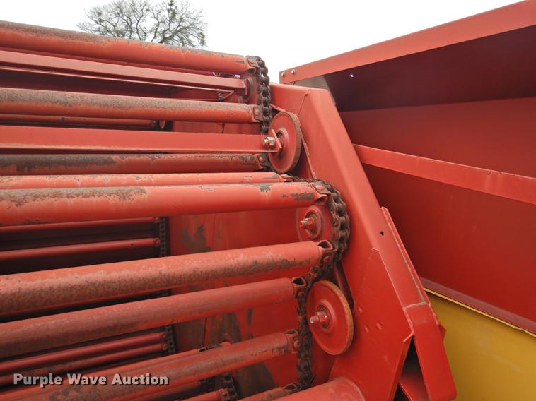 image for item DF2507 1989 New Holland 855 round baler