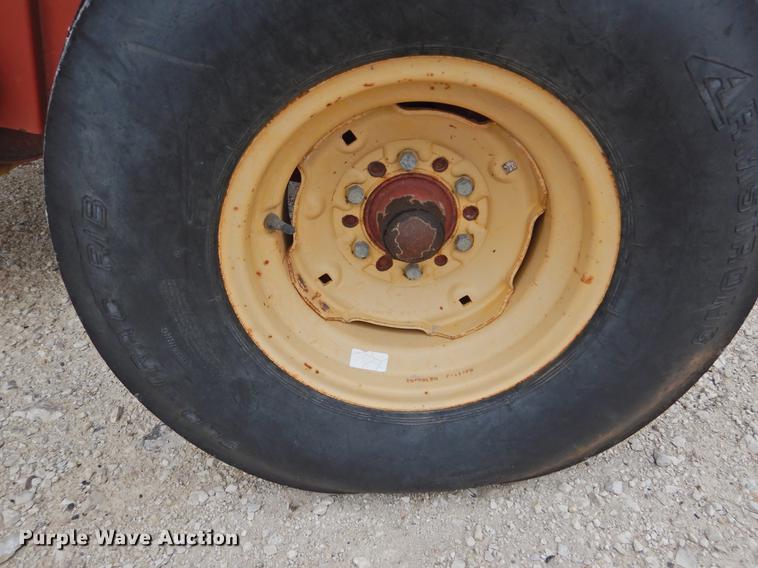 image for item DF2507 1989 New Holland 855 round baler