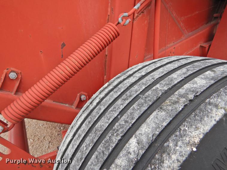 image for item DF2507 1989 New Holland 855 round baler