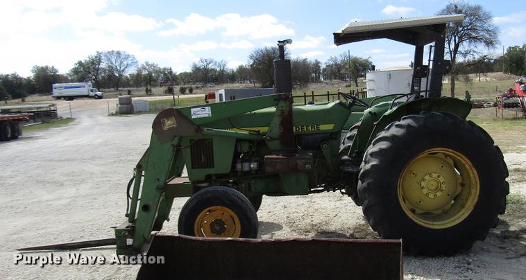 image for item DF2513 1984 John Deere 1650 tractor