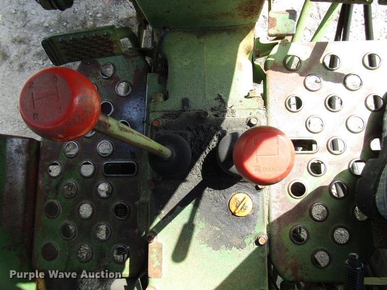 image for item DF2513 1984 John Deere 1650 tractor