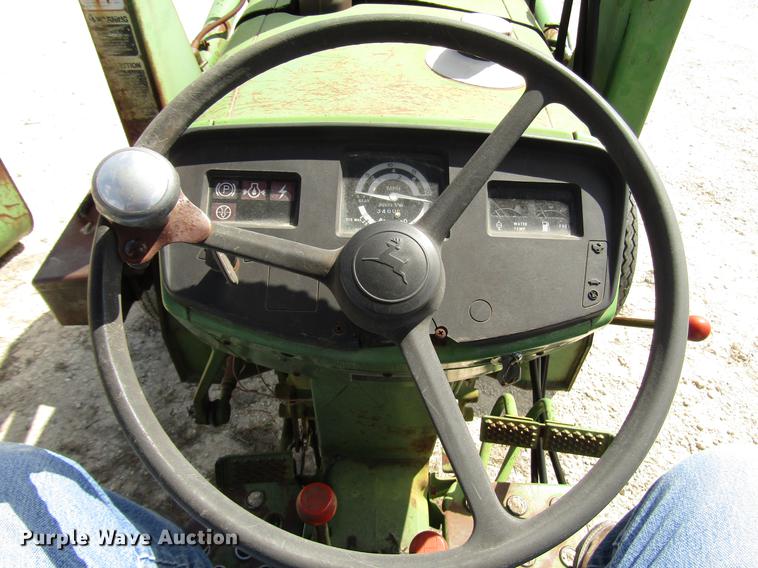 image for item DF2513 1984 John Deere 1650 tractor