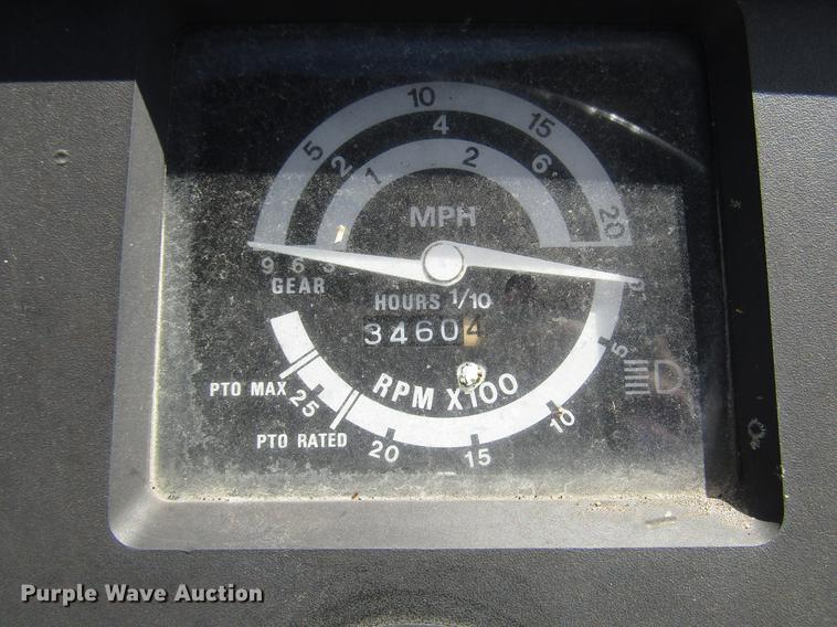 image for item DF2513 1984 John Deere 1650 tractor