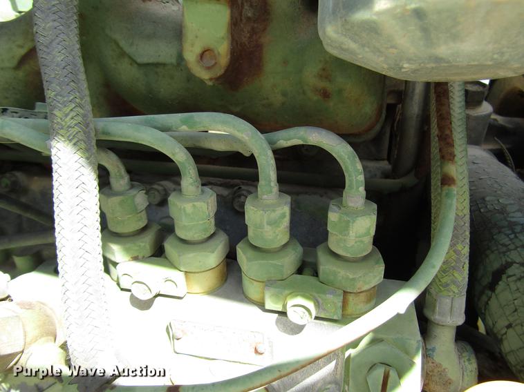 image for item DF2513 1984 John Deere 1650 tractor