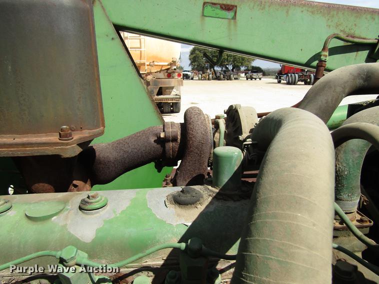 image for item DF2513 1984 John Deere 1650 tractor