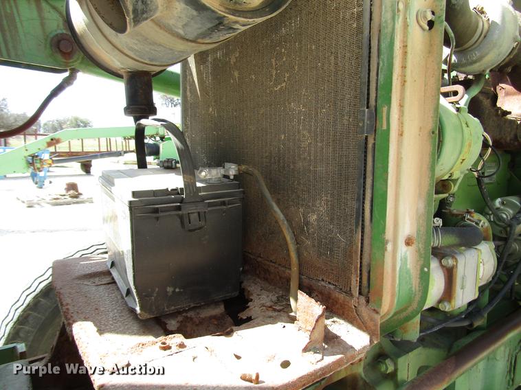 image for item DF2513 1984 John Deere 1650 tractor