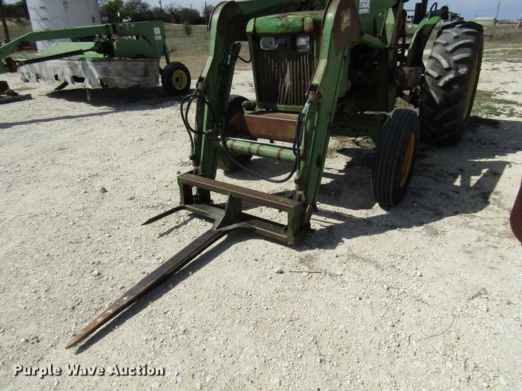 image for item DF2513 1984 John Deere 1650 tractor