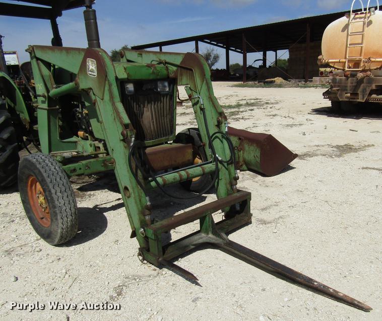 image for item DF2513 1984 John Deere 1650 tractor