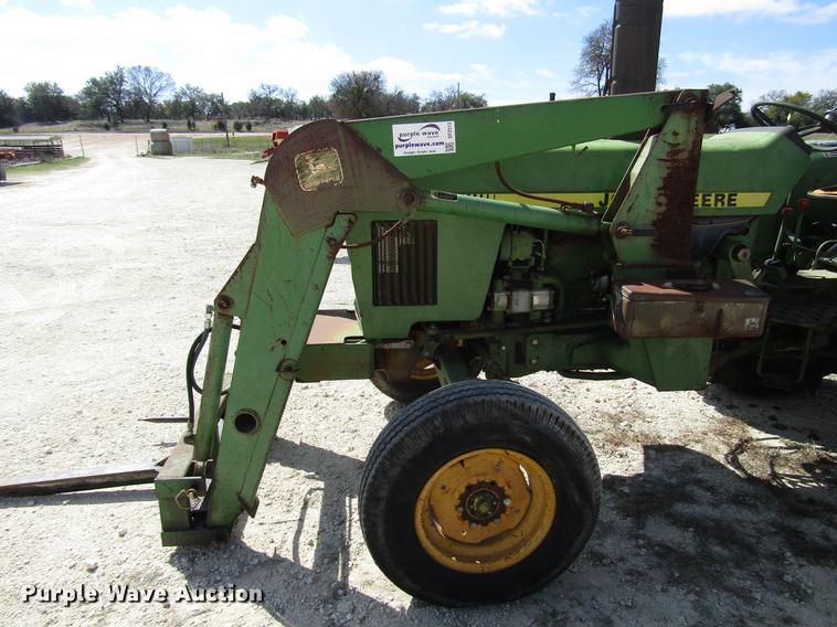 image for item DF2513 1984 John Deere 1650 tractor