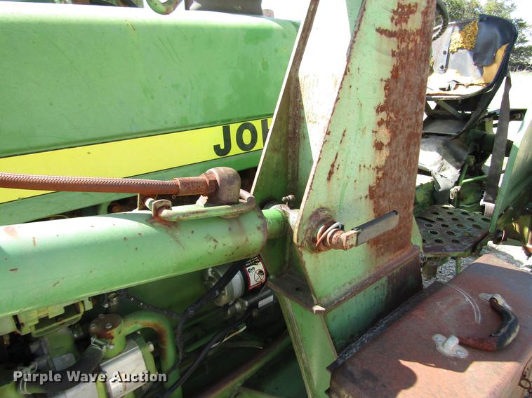 image for item DF2513 1984 John Deere 1650 tractor