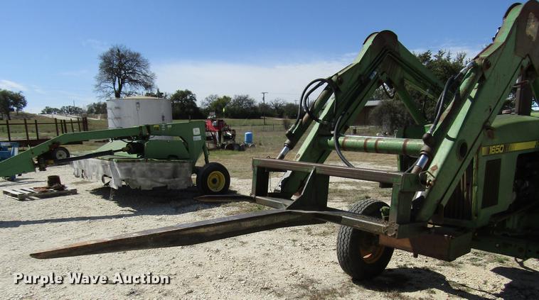 image for item DF2513 1984 John Deere 1650 tractor